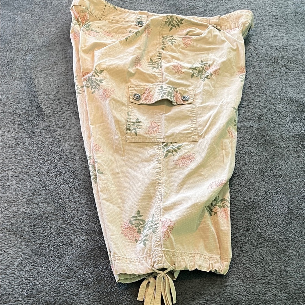 Chico’s floral cargo capri length pants